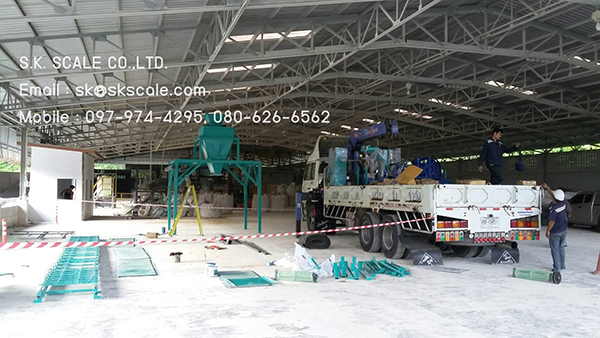 เครื่องบรรจุสินค้าพิกัด 25 กิโลกรัม พร้อมชุดสายพานลำเลียง และชุดเย็บกระสอบ