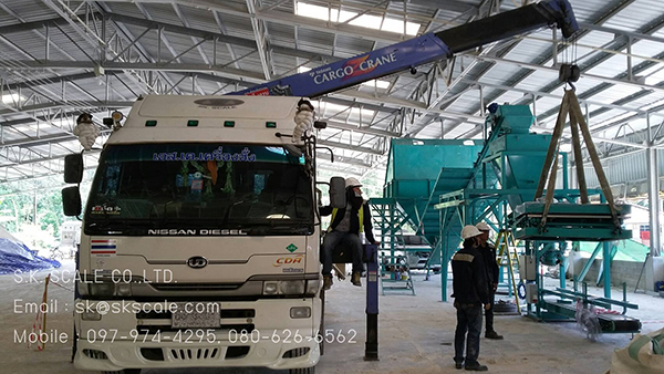 เครื่องบรรจุสินค้าพิกัด 25 กิโลกรัม พร้อมชุดสายพานลำเลียง และชุดเย็บกระสอบ