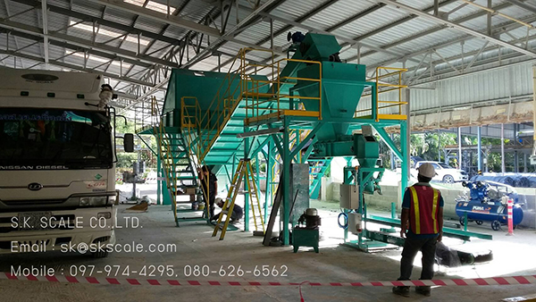 เครื่องบรรจุสินค้าพิกัด 25 กิโลกรัม พร้อมชุดสายพานลำเลียง และชุดเย็บกระสอบ